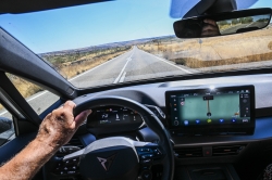 Sur une route déserte